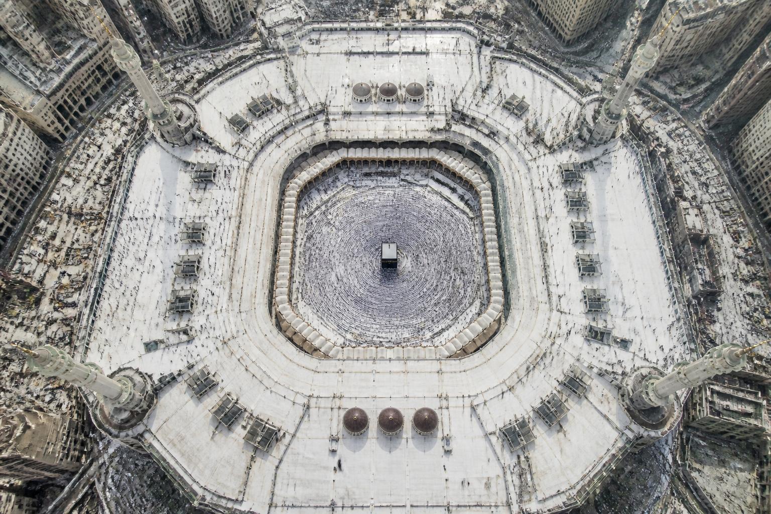 Luchtfoto van al-Masjid al-Ḥarām met de Kaʿbah in het midden