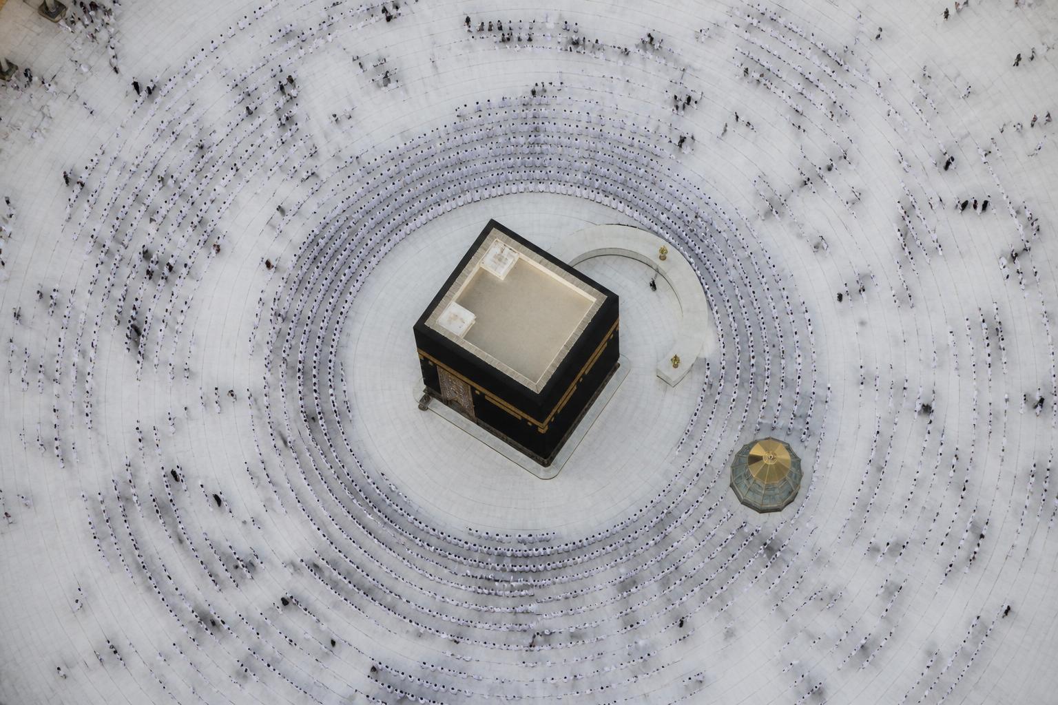 Luchtfoto van de Kaʿbah met de ronde ṭawāf-route eromheen